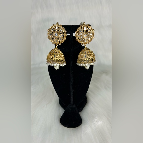 Beautiful Golden Jhumka Earrings With Ear Chain. - Picture 6 of 6